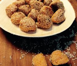 Süßkartoffelkugeln mit Sesam